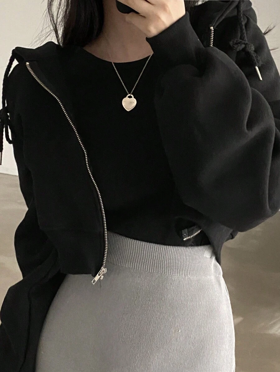 DAZY 女式纯色前拉链长袖简约休闲连帽短款毛绒运动衫、长袖上衣、秋季女装夹克 - 黑色 - 查看 1