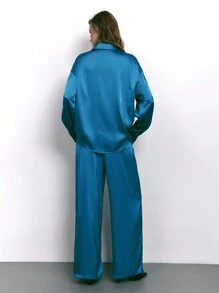 Maija Set de 2 piezas de blusa de satén crep azul de hombros caídos y pantalones de pierna ancha para mujer, elegante y minimalista, para otoño/invierno - Azul - Ver 4