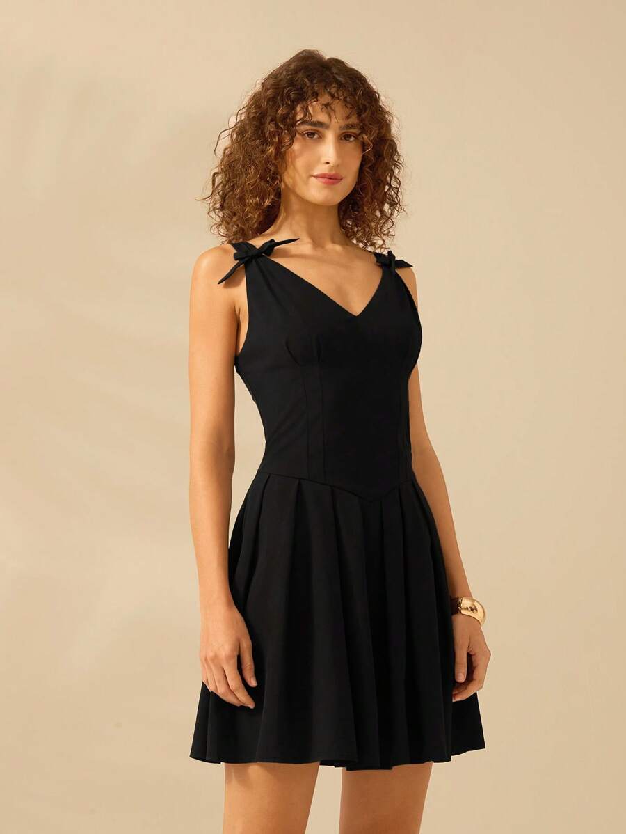 CAJUNI 女士 V 领无袖装饰蝴蝶结黑色短裙，假日休闲沙滩夏装 - 黑色 - 查看 1