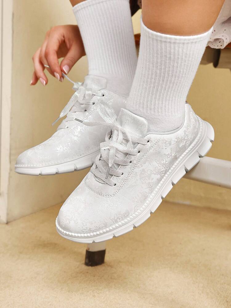 CUCCOO EASI Zapatillas casuales livianas, suaves, sencillas, transpirables y refrescantes con diseño floral plateado, adecuadas para actividades al aire libre, vacaciones y uso diario