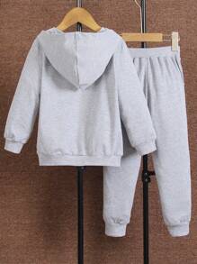 SHEIN 男孩字母圖形袋鼠口袋連帽衛衣和運動長褲,不含t恤 - 淺灰色 - 查看 2