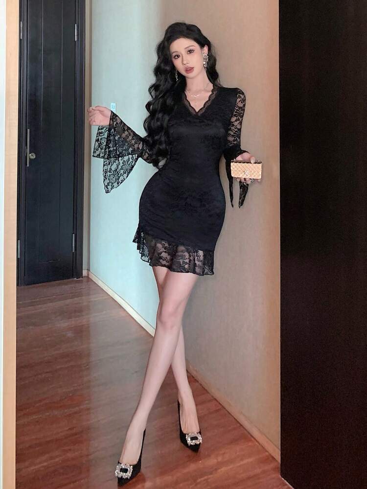 V-Neck Lace Panel Flare Sleeve Mini Dress For Women, Suitable For Party ,New Year Eve Prom Dress,Fall Dress Long Sleeve Dress Elegant Women Dresses Valentine's Day