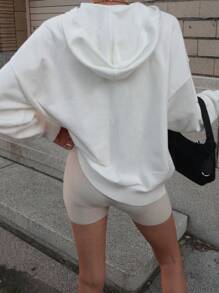 DAZY Sudadera con capucha oversize con bordado de letras de color contrastante, ropa de mujer para otoño, suéter de mujer - Blanco - Ver 2