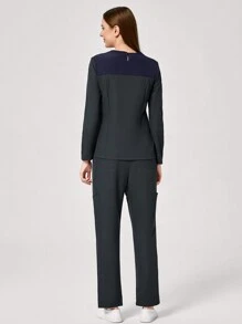 TaskEZ 1 套女式 V 领双口袋长袖上衣和裤子，护士制服套装 - 灰色 - 查看 2