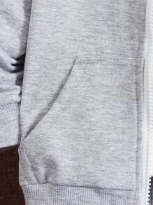 SHEIN 男孩字母圖形袋鼠口袋連帽衛衣和運動長褲,不含t恤 - 淺灰色 - 查看 4