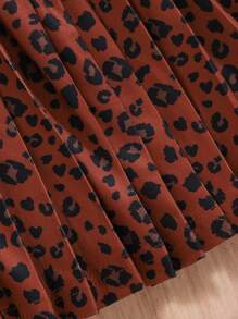 Conjunto de 2 piezas para bebé niña con blusa de manga larga de cuello redondo con estampado de corazón y leopardo + falda plisada con estampado de leopardo - Blanco - Ver 4