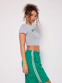 MUSERA Camiseta gráfica ajustada y corta, casual para verano y primavera - Gris Claro - Ver 2