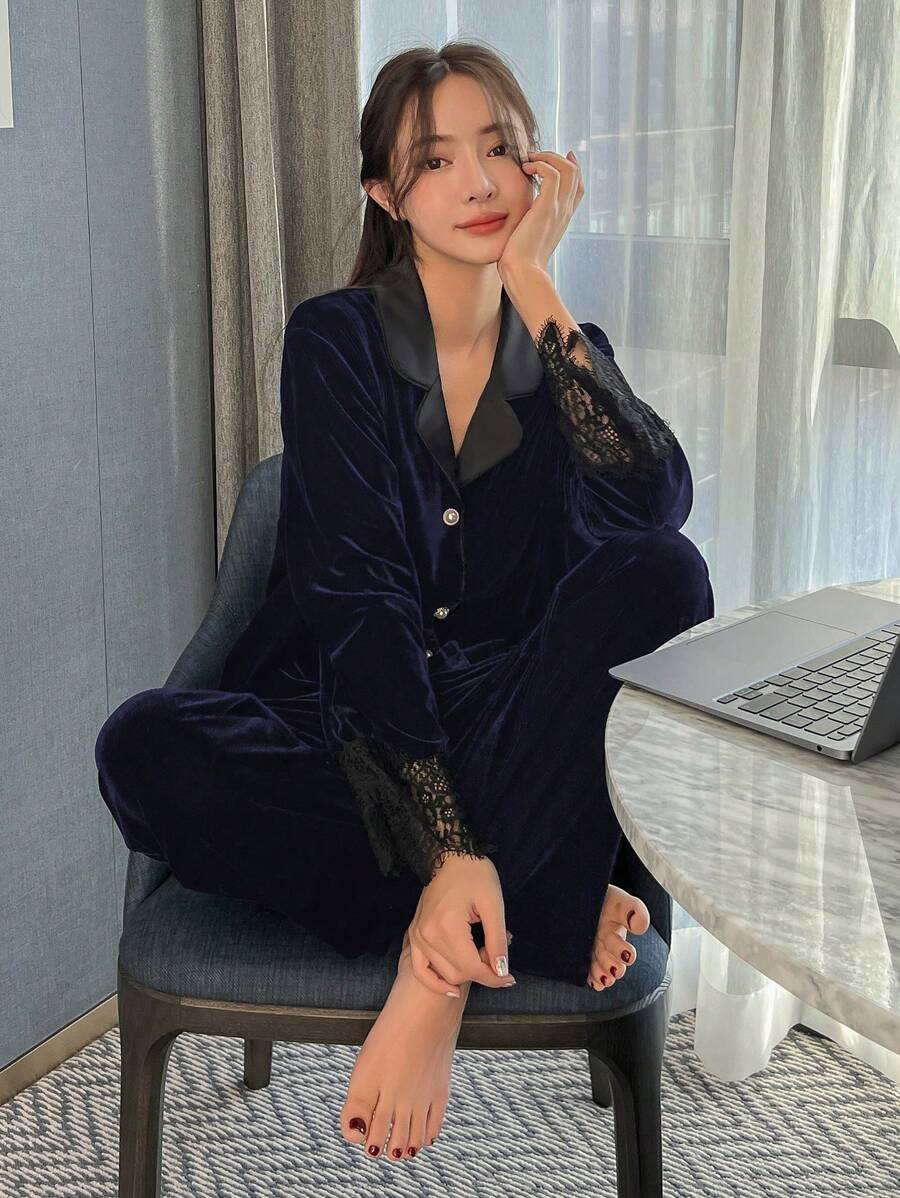 DAZY 撞色翻领蕾丝拼布天鹅绒衬衫和长裤睡衣套装,秋冬 - 藍色 - 查看 1