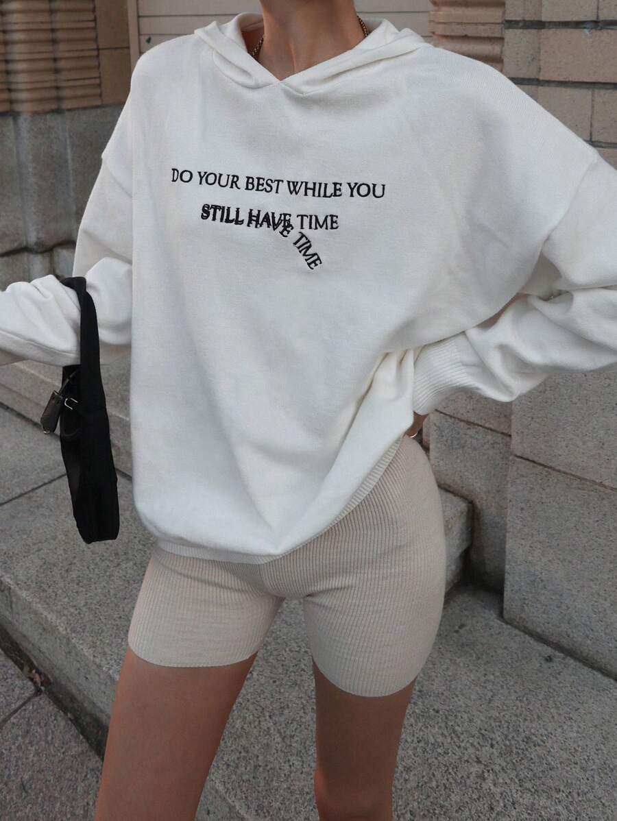 DAZY Sudadera con capucha oversize con bordado de letras de color contrastante, ropa de mujer para otoño, suéter de mujer - Blanco - Ver 1
