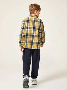 SHEIN 3 件套 Tween 男童休闲格子拼布运动衫、运动裤和衬衫套装 - 彩色 - 查看 2