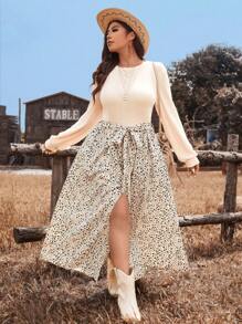 SHEIN VCAY Plus Size Ditsy Floral Wrap Split Casual Midi Dress, Suitable For Vacation, Autumn