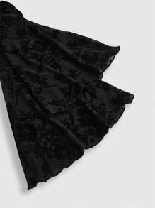ROMWE Goth Chaqueta tipo cárdigan gótico versátil de talla grande con manga de campana abotonada y estampado flameado, para el invierno