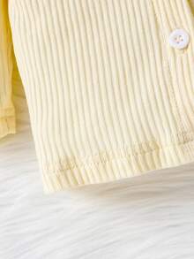 SHEIN Bộ đồ dài tay màu hồng đơn giản cho bé gái kèm mũ và yếm, bộ đồ mặc nhà thường ngày - Màu vàng - Xem 7