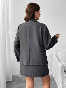 Flirla 大码优雅花卉 3D 装饰翻领西装外套和迷你裙两件套 - 深灰色 - 查看 2