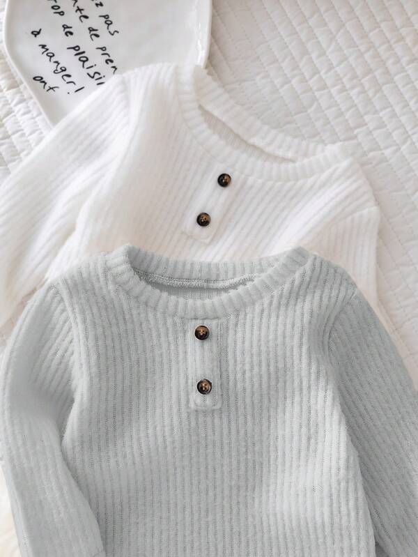 SHEIN 2 Stücke Neugeborenes Baby Jungen Vintage Lässig Allround Grau & Weiß Dekor Knopf Rundhals Langarm Warmer Gestrickter Strukturierter Rippsweater, geeignet für drinnen und Outdoor, Herbst/Winter