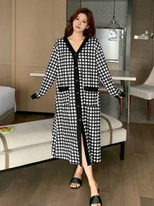 DAZY Women Rhombus Pattern Long Sleeve Open Front Mid-Length Loose Sleepwear Robe - Black and White - View 1
