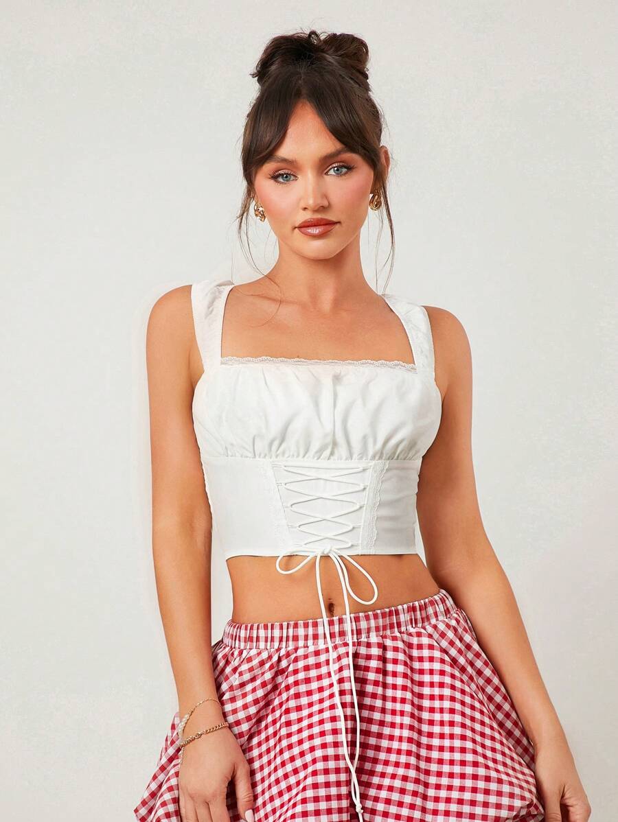 SHEIN SXY Quần áo mùa thu cho phụ nữ; Áo crop top; Áo trắng; Áo ba lỗ ngắn hở vai trang trí ren xếp ly gợi cảm cho phụ nữ thường ngày - trắng - Xem 1