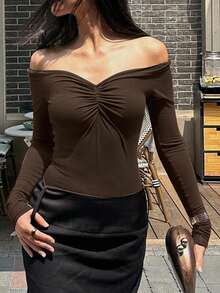 女式休闲纯色露肩褶皱修身长袖 T 恤，秋季 - 棕色 - 查看 1