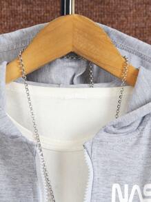 SHEIN 男孩字母圖形袋鼠口袋連帽衛衣和運動長褲,不含t恤 - 淺灰色 - 查看 3