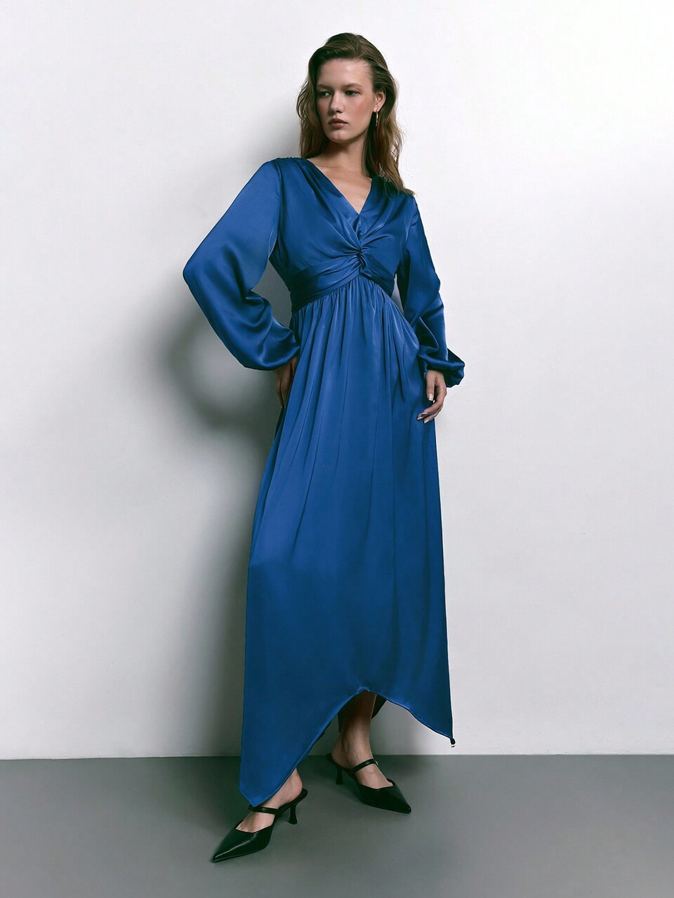 SHEIN Maija 1 pièce Robe élégante pour femme avec col V, manches bouffantes et détail torsadé devant, automne/hiver