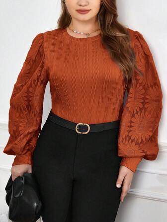 SHEIN Privé 大码优雅蕾丝拼布圆领长袖简约 T 恤，休闲日常穿着