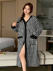 DAZY Women Rhombus Pattern Long Sleeve Open Front Mid-Length Loose Sleepwear Robe - Black and White - View 4
