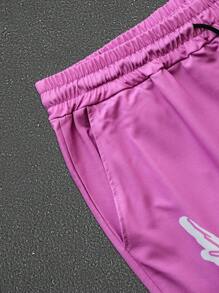 Manfinity EMRG Plus Size Men Skeleton Letter Print Drawstring Hoodie Sweatshirt And Sweatpants Casual Loose Suit - Pink - View 4