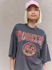 MISSGUIDED 超大号布鲁克林正面印花 T 恤，男女通用