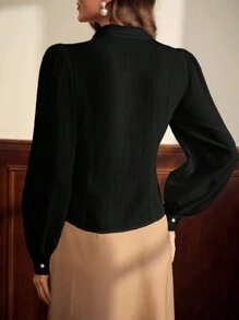 Vintamour Blus Wanita Lengan Panjang Pas Badan Elegan Bergaya Vintage dengan Kerah Ikat yang Mengalir - Hitam - View 2
