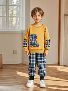 2 件套男孩休闲装，包括带有可爱熊刺绣补丁的黄色上衣和黑色和蓝色格子裤。舒适时尚，展现男孩的天真无邪，让他们成为时尚小偶像。适合学校、娱乐时间和户外场景。 - 黃色 - 查看 7