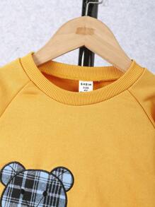 2 件套男孩休闲装，包括带有可爱熊刺绣补丁的黄色上衣和黑色和蓝色格子裤。舒适时尚，展现男孩的天真无邪，让他们成为时尚小偶像。适合学校、娱乐时间和户外场景。 - 黃色 - 查看 6