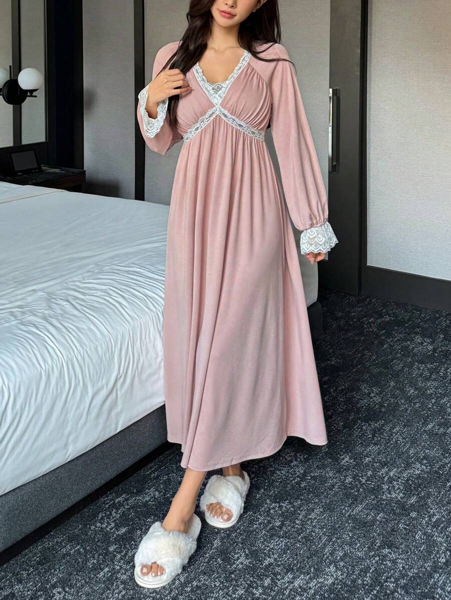 DAZY 甜美蕾丝拼布褶饰腰部睡袍睡衣