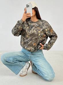 SHEIN PETITE 复古迷彩 Branch Street 休闲简约图案印花圆领宽松长袖女式运动衫，适合毕业、返校服装、毕业、教师服装，秋冬返校 - 彩色 - 查看 5