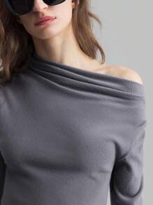 Ontre Dames Zwarte Asymmetrische Hals Gerimpelde Lange Mouw Getailleerde Top Off The Shoulder Shirt