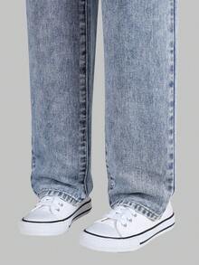 Tween Boy & Teenage Straight Leg Jeans, Mid-Blue Vintage Distressed Denim, Collegiate Style, Streetwear, Casual, Retro, Pop, Streetstyle, Embroidered Graphic, Collegiate Leather Patch, Straight Fit, Elastic Waist, Tapered Leg, Comfortable Cotton Denim, Stretchy, Soft, Suitable For Daily Wear, School, Commute, Gatherings, Home, Vacation, Back To School Season, Holidays, New Arrival For 2025 Autumn, Halloween, Christmas Real Madrid Jogging Teens