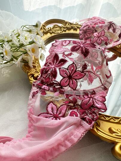 Romantic Geborduurde Doorschijnende Kanten Verleidelijke BH Slipje Lingerie Set view 3
