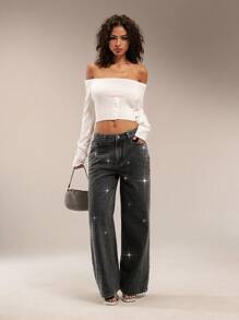 Forever 21 Jeans à jambe droite avec détails de diamants éparpillés, effet lavage vintage. Jeans taille mi-haute pour tenues printanières, tenues de festival, bas d'été avec des jeans ornés de strass