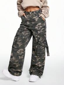 SHEIN ICON Jeans cargo con estampado de camuflaje con bolsillo con solapa con diseño con hebilla