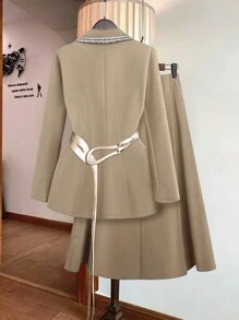 Franclia Bộ đồ vest và váy cài nút phía trước màu trơn cho nữ, phong cách tối giản - Màu Khaki - Xem 2