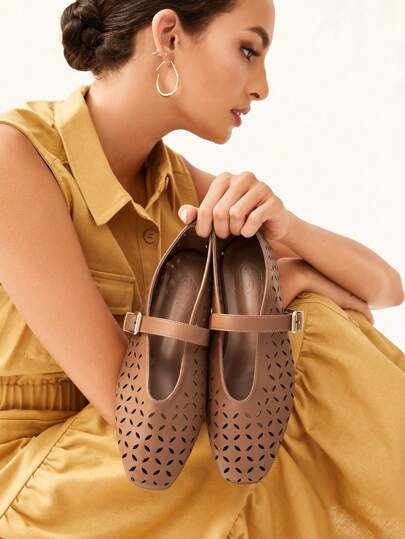 CUCCOO CHICEST 女士圆头舒适玛丽珍复古简约激光图案平底鞋新年假期