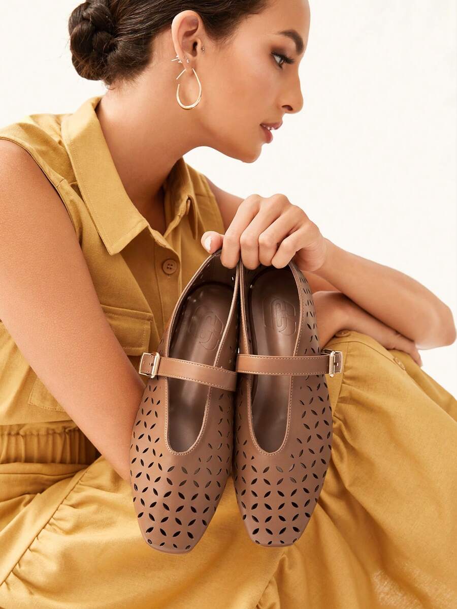 CUCCOO CHICEST 女士圆头舒适玛丽珍复古简约激光图案平底鞋新年假期 - 棕色 - 查看 1