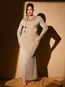 SHEIN SXY Vestido largo de manga larga con pliegues y decoración en el Body, ideal para mujer de talla grande en fiestas nocturnas, adecuado para Nochebuena, otoño e invierno, citas, cumpleaños, despedida de soltera, informal, casual, compras, salidas, fácil de combinar y estilizante, resalta tu figura