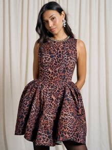 AiiRZ Vestido mini voluminoso con ajuste ceñido y vuelo con estampado de leopardo
