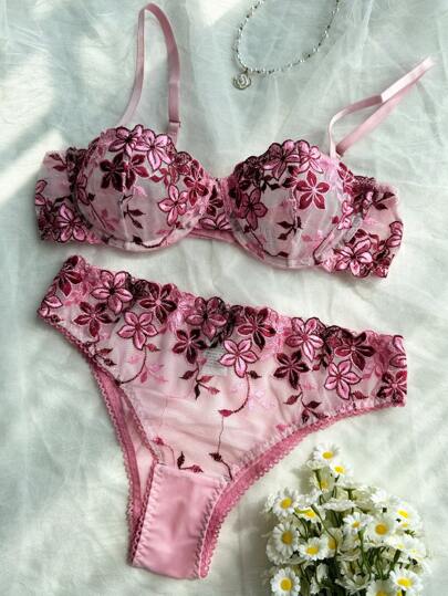 Romantic Geborduurde Doorschijnende Kanten Verleidelijke BH Slipje Lingerie Set view 4