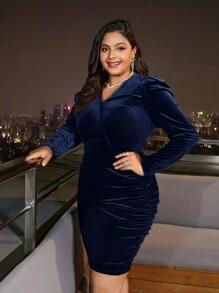 SHEIN Frenchy Plus Surplice Neck Ruched Side Velvet Bodycon Dress Concert Outfits - Navy Blue - View 5