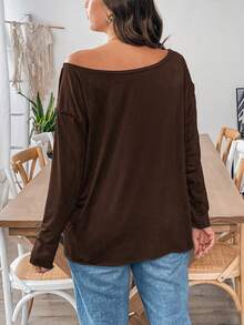 SHEIN Essnce Áo phông nữ tay dài rộng rãi, thoải mái, hở vai màu nâu, áo phông nữ cỡ lớn, trang phục, trang phục mùa thu, áo bất đối xứng, áo nữ, áo có tay, quần áo mùa thu, áo dễ thương, áo cong, áo rộng thùng thình - Màu nâu Sô-cô-la - Xem 2