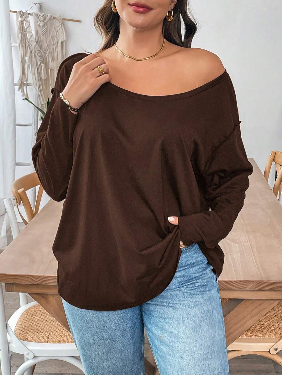 SHEIN Essnce Áo phông nữ tay dài rộng rãi, thoải mái, hở vai màu nâu, áo phông nữ cỡ lớn, trang phục, trang phục mùa thu, áo bất đối xứng, áo nữ, áo có tay, quần áo mùa thu, áo dễ thương, áo cong, áo rộng thùng thình - Màu nâu Sô-cô-la - Xem 1