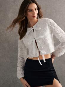 Poéselle Top alb cu imprimeu floral stereo, top alb, top cu barete fluture în față, top cu mânecă lungă, haine de toamnă pentru femei, cardigan, cămașă elegantă pentru femei, culoare solidă, crop, cu aplicații florale 3D, modă elegantă, top de zână, potrivit pentru zi de zi, în afara străzii, naveta, petrecere, banchet, întâlniri și alte ocazii de purtat - alb - Vizualizare 6