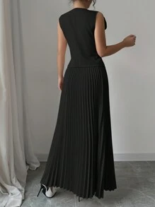 Chiquease 2pcs Set Women's Autumn 3D Floral Pattern Vest And A-Line Pleated Skirt Suit - Black - View 2