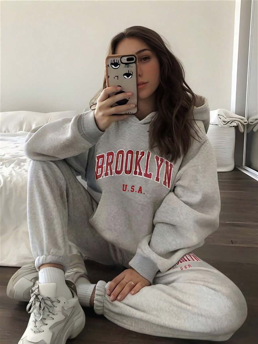 SHEIN 2pcs/Set Tween Girl Casual American College Street Cool Letter Printed Hoodie Sweatshirt & Pants, Suitable For Fall Winter School Holiday Wear